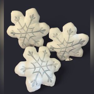 5/$25 Abrand White and Silver Snowflake Blossom Holiday Pillow Set